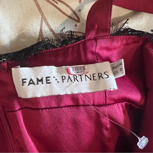 Fame And Partners Red Lace Trim Gown - Picture 5 of 7